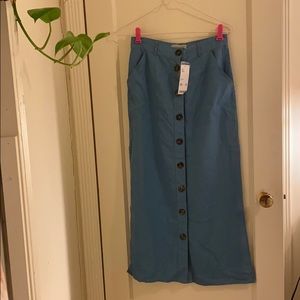 Split thigh skirt.